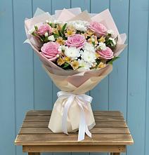 Букет цветов из:  Гвоздики, Орхидеи и Розы в Персиановском