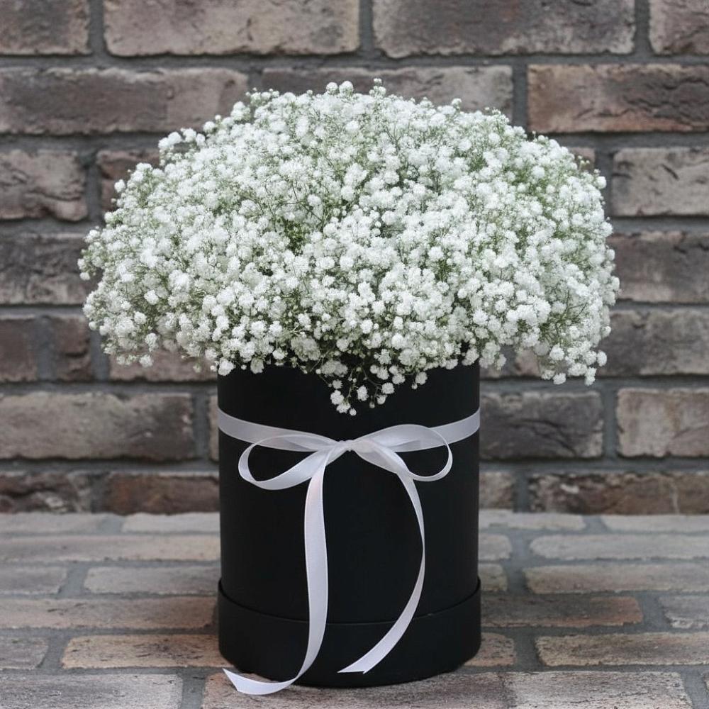 Цветочная композиция из Гипсофила в шляпной коробке в Персиановском