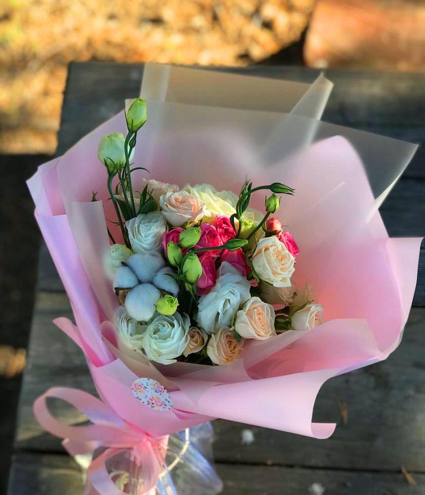 Букет цветов из: Розы и Лизиантусы в Персиановском