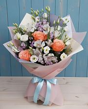Букет цветов из:  Лизиантусы, Розы, Альстромерии и Гипсофила в Персиановском