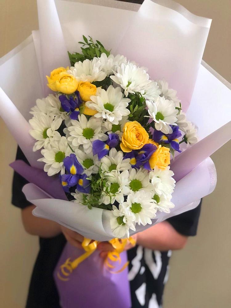 Букет цветов из: Ирисы, Хризантемы и Розы в Персиановском