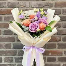 Букет цветов из:  Лизиантусы и Розы #REPLACE_PRED# Персиановском