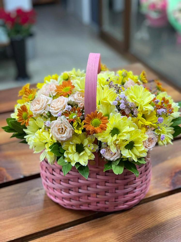 Цветочная композиция из Хризантемы и Розы в корзине в Персиановском