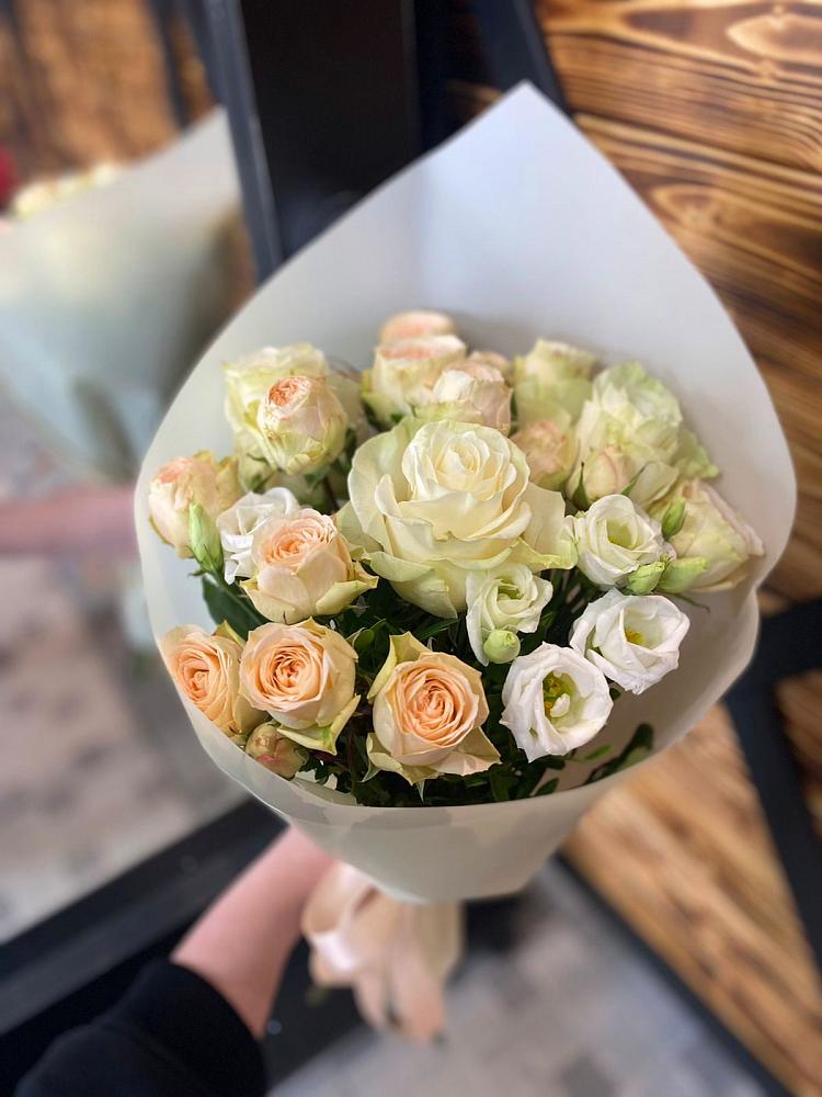 Букет цветов из: Розы и Лизиантусы в Персиановском